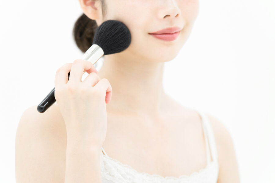 ファンデーションの種類と特徴｜ベースメイクの正しい塗り方と順番