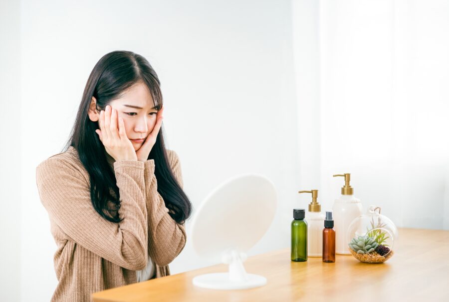 スキンケアやメイクでモロモロする！化粧品のカスが出る原因と対策方法